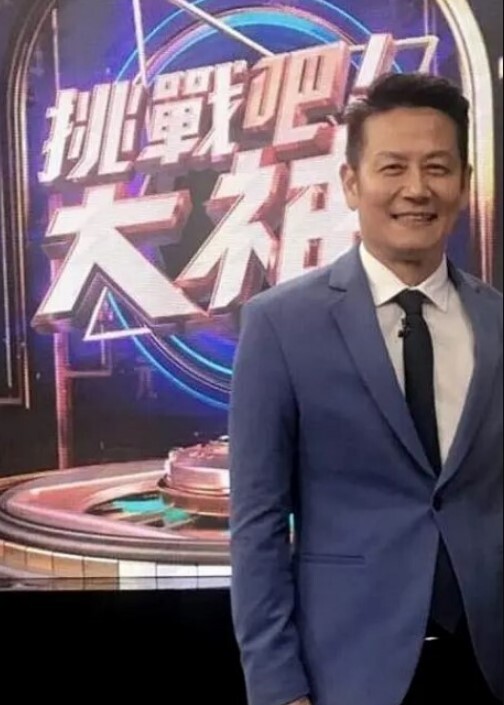 长相甜美身材细嫩 坐在身上舌吻摸奶调情 各种姿势爆草抽插呻吟 叫声淫荡诱惑！ - 星空影院海报