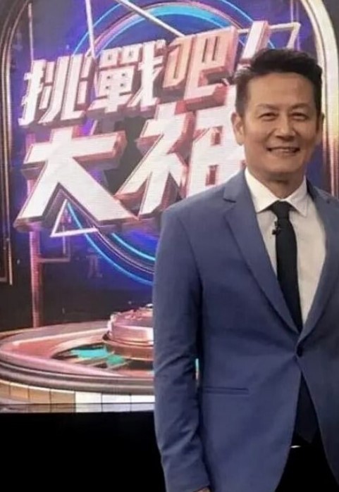 最牛视角陕西站街女偷拍探花本场无套内射大清早快餐个人美逼嫩的连衣裙妹子 - 星空影院海报